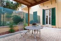 Flat Volturno - garden - Bed and Breakfast
