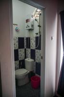 Tweepersoonskamer met 2 Aparte Bedden en Eigen Badkamer