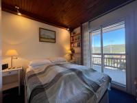 Apartment with Mountain View