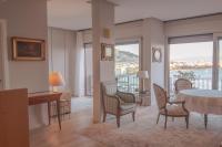 Mergellina Seaside Panoramic Luxury Apartment with Lift - Chambres d’hôtes Naples