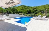 Holiday home Jelena with private pool - B&B Blato na Cetini