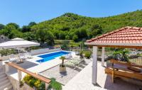Holiday home Jelena with private pool - B&B Blato na Cetini
