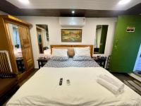 Independent Studio 25 Corner House Bandra west - Bed and Breakfast