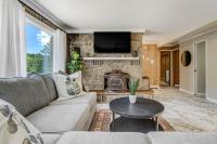 Upper Stone Lodge - Hot Tub & Game Room - Upper Unit - B&B Cascade-Chipita Park