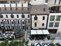 Newly Renovated, Modern and Bright Condo in Center - B&B