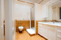 Apartamento de 2 dormitorios con balcón