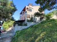 Apartments Karbuni By The Sea - Chambres d'hôtes Blato