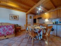 Chaleureux appartement avec balcon, proche du centre et du ski bus - FR-1-624-14 - B&B