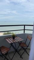 Sea La Vie at Mutiara Beach Resort - Seaview & Netflix free wifi - B&B