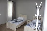 Doppel-/Zweibettzimmer mit Balkon