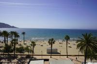 Apartamento frente al mar con una amplia terraza y vistas a la bahía - Chambres d'hôtes Roses