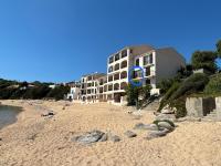 A 20min d AJACCIO, Grand studio 3 personnes - pieds dans l'eau - accès direct plage - vue mer exceptionnelle - B&B