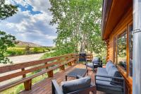 Dubois Riverfront Lodge with On-Site Fishing and Views - B&B