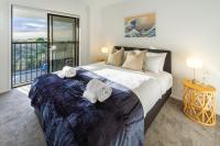 Beachfront 2BR Retreat with Stunning Views - B&B