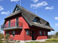 Traumhaftes Reetdach gedecktes Ferienhaus mit Blick auf den Breetzer Bodden bis Hiddensee - B&B Vieregge