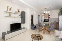 Edka Suites - Modern Sunlit 2BD Apartments with Balconies - Close to Sliema Promenade, St Julian's & St Georges Bay - Chambres d'hôtes Gzira