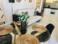 Apartamento con WIFI y piscina cerca del mar - B&B Torredembarra