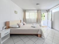Estudio con terraza