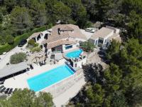 Estudio con vistas a las montañas