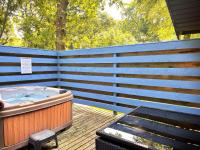 The Squirrel Lodge - Hot Tub - Pet Friendly - Pembrokeshire-Tenby - Bed and Breakfast Carmarthen