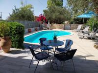 Villa Chariklia Studios - Bed and Breakfast Kambiá