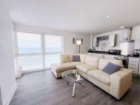 Stylish Seaview One-Bedroom APT - Bed and Breakfast