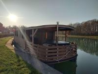 House Boat avec SPA naviguant en Champagne - B&B