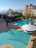 Apartamento reformado con terraza vistas al mar y a las piscinas de Magic World garaje y piscina frente a Balneario Aire acondicionadowifi - Bed and Breakfast Oropesa del Mar