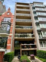 Large sunny and bright apartment with park view - B&B