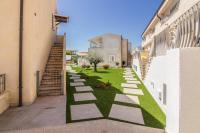 Appartamento Nuovissimo con Piscina e Terrazza - A Due Passi dalle Spiagge - Chambres d’hôtes