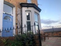 Kitson House - Sea Views, Terraces, 1 min walk to Seafront, 5 to Beach, Free Street Parking, Old Town - Chambres d'hôtes Scarborough