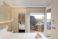 One-Bedroom Deluxe Apartment