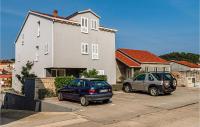 Lovely Apartment In Blato With Kitchen - Chambres d’hôtes