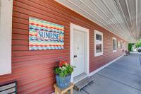 Sunbeam Condo - Beautiful 2 Bedroom Stay by Beach - B&B
