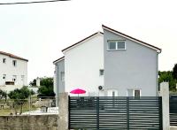 Cozy family apartment in Kaštel Kambelovac - B&B Kutleše