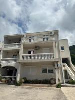 Julija II-3 - Bed and Breakfast Petrovac na Moru