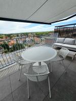 Stylish rooftop apartment with terrace near the beach in Sint-Idesbald - Bed and Breakfast Koksijde