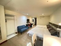 Standard Zimmer mit 2 Einzelbetten und Sofa