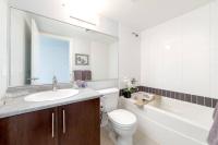 Modern spacious Apt plus Solarium and Den in Downtown Vancouver with Parking and Pool - Bed and Breakfast Vancouver