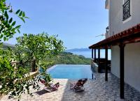 VILA ELEZI Piqeras - Bed and Breakfast Borsh