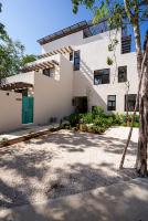 Penthouse with private jungle, pool, downtown - B&B