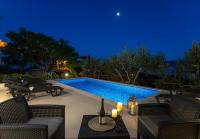 Villa Verde with 4 en-suite bedrooms, private pool, 200m from sandy beach - B&B Duće