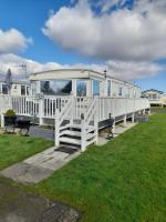 Bond's caravan hire, 4 bedrooms, minimum stay 2 nights - B&B Ingoldmells