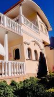 Ádámo Apartmanház - B&B