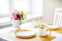 Elegant 1-Bedroom Apartment with Small Breakfast & Free Parking - Chambres d'hôtes Tartu