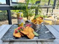 Pipacs Panír & Grill Garden Vendégház - B&B Győrújbarát