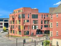 Apartment 41 with Free Secure Parking - Ferienwohnung