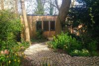 Best of both worlds, trees & town - B&B Dursley
