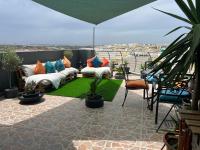 Trendy Seaside Escape 2 Bedroom Penthouse - B&B Marsaskala