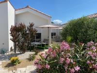 Maison neuve zone coulée verte menant a l'océan - B&B